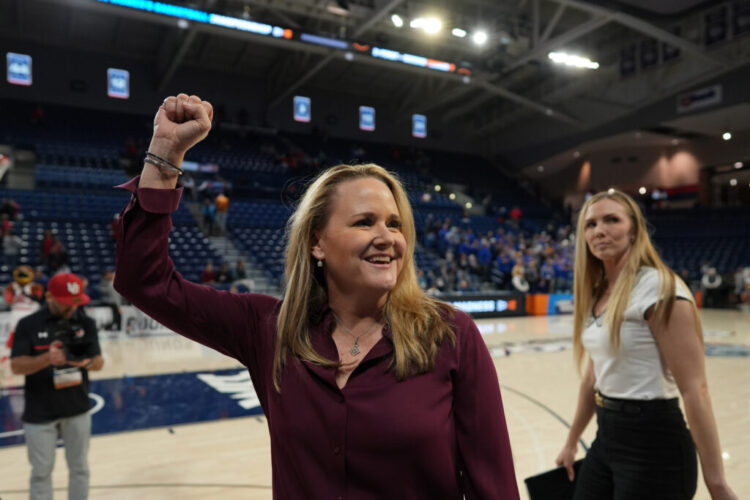 Los Angeles Sparks appoint Lynne Roberts as new head coach