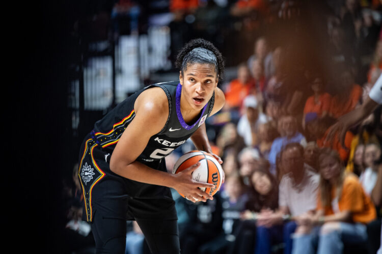 Connecticut Sun star Alyssa Thomas traded to Phoenix Mercury