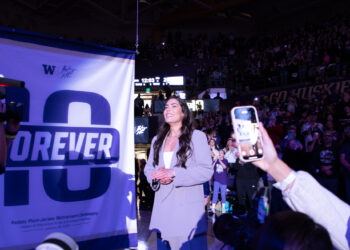 Sold-out crowd honors Kelsey Plum's career at Washington