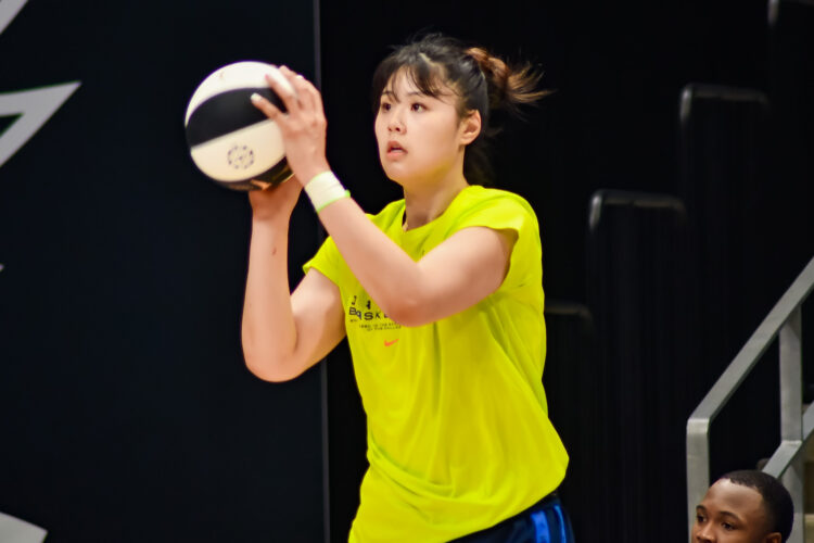 Li Yueru will bring size and shooting to a depleted Dallas frontcourt