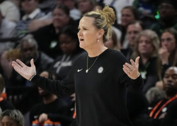 Los Angeles Sparks feel absence of Kelsey Plum in loss to Storm