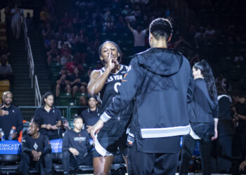 Jackie Young hits 3,000 points in midst of chaotic season