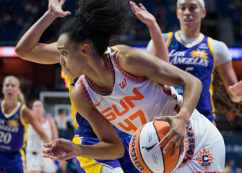 WNBA Notes: Leïla Lacan debuts, Steph White confuses